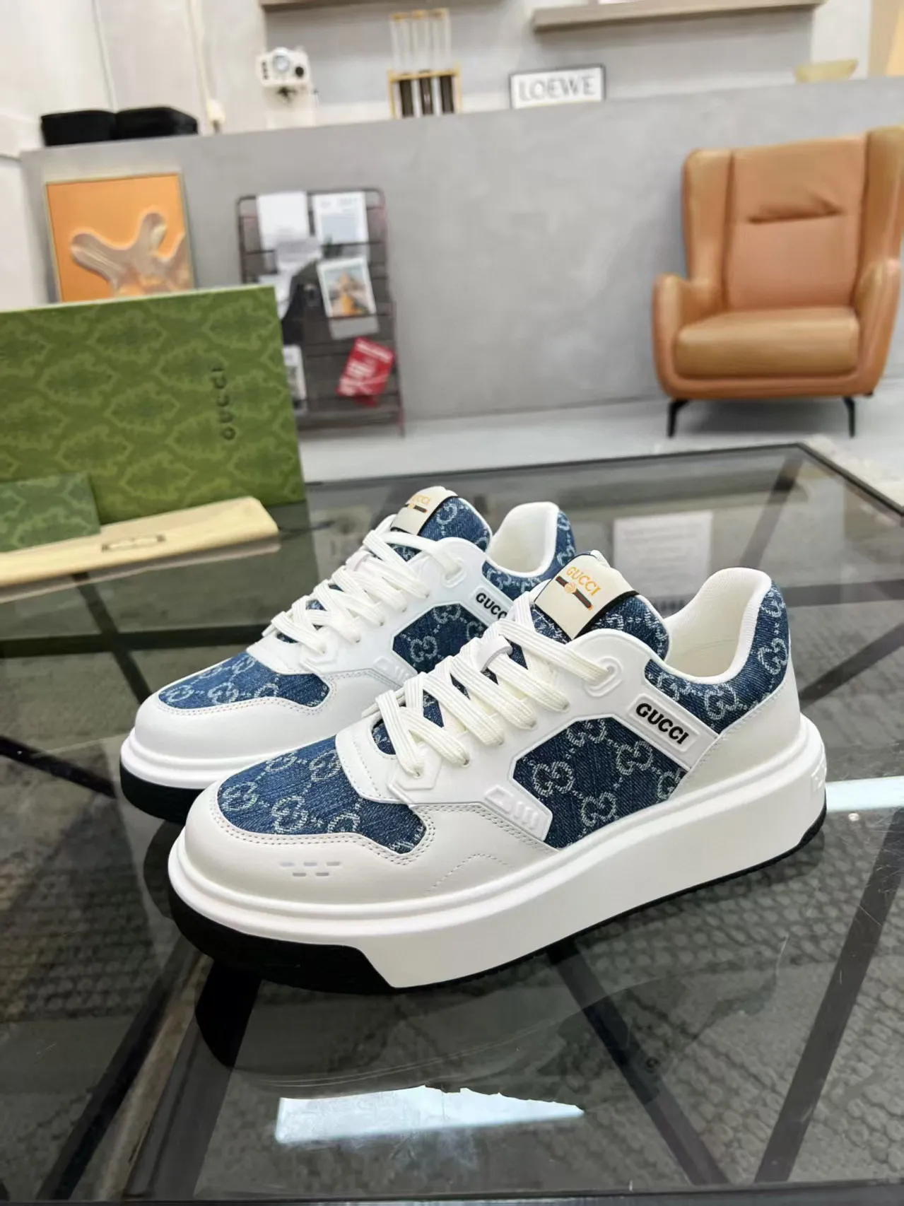 Factory price: 460💰Gucci new men's shoes GUCCI [Lightning] latest shoes are shipped. Original quality, fashionable, made of special materials, sheepskin lining, brand new packaging. The foot feels super comfortable and the workmanship is impeccable. Size: 38-44, customized 45